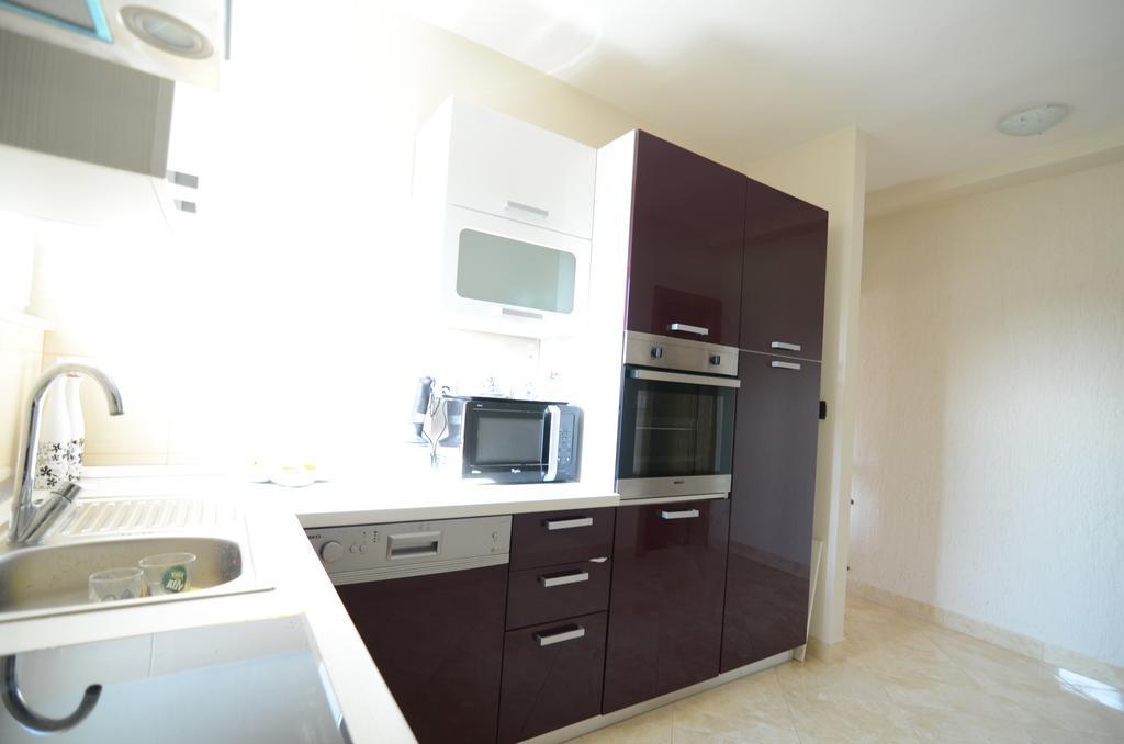 Apartment Emi Sukosan Exterior photo